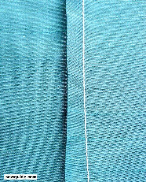 将接缝余量折叠并固定在平坦的小缝接缝缝制的小件上